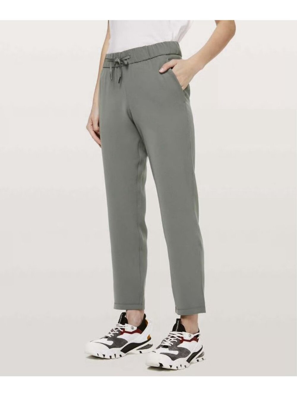 Lululemon Women’s jogger pants On the Fly 7/8 Gray Drawstring 2 XS NWOT
